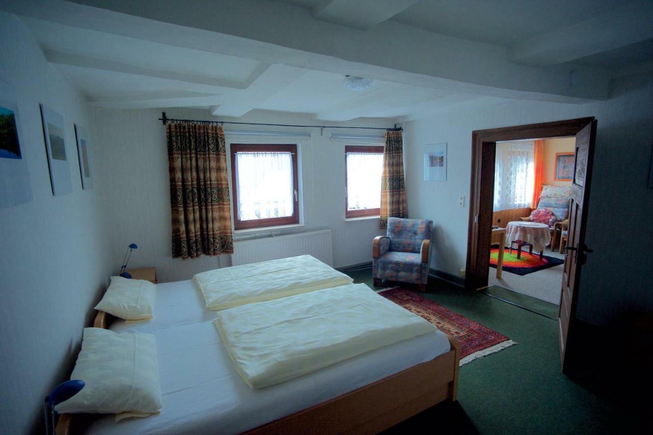 Pension Altes Pfarrhaus Helmarshausen ภายนอก รูปภาพ