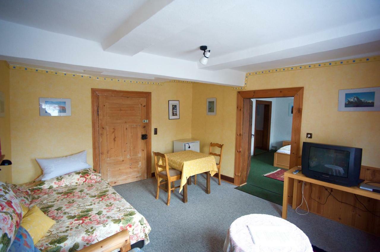 Pension Altes Pfarrhaus Helmarshausen ภายนอก รูปภาพ