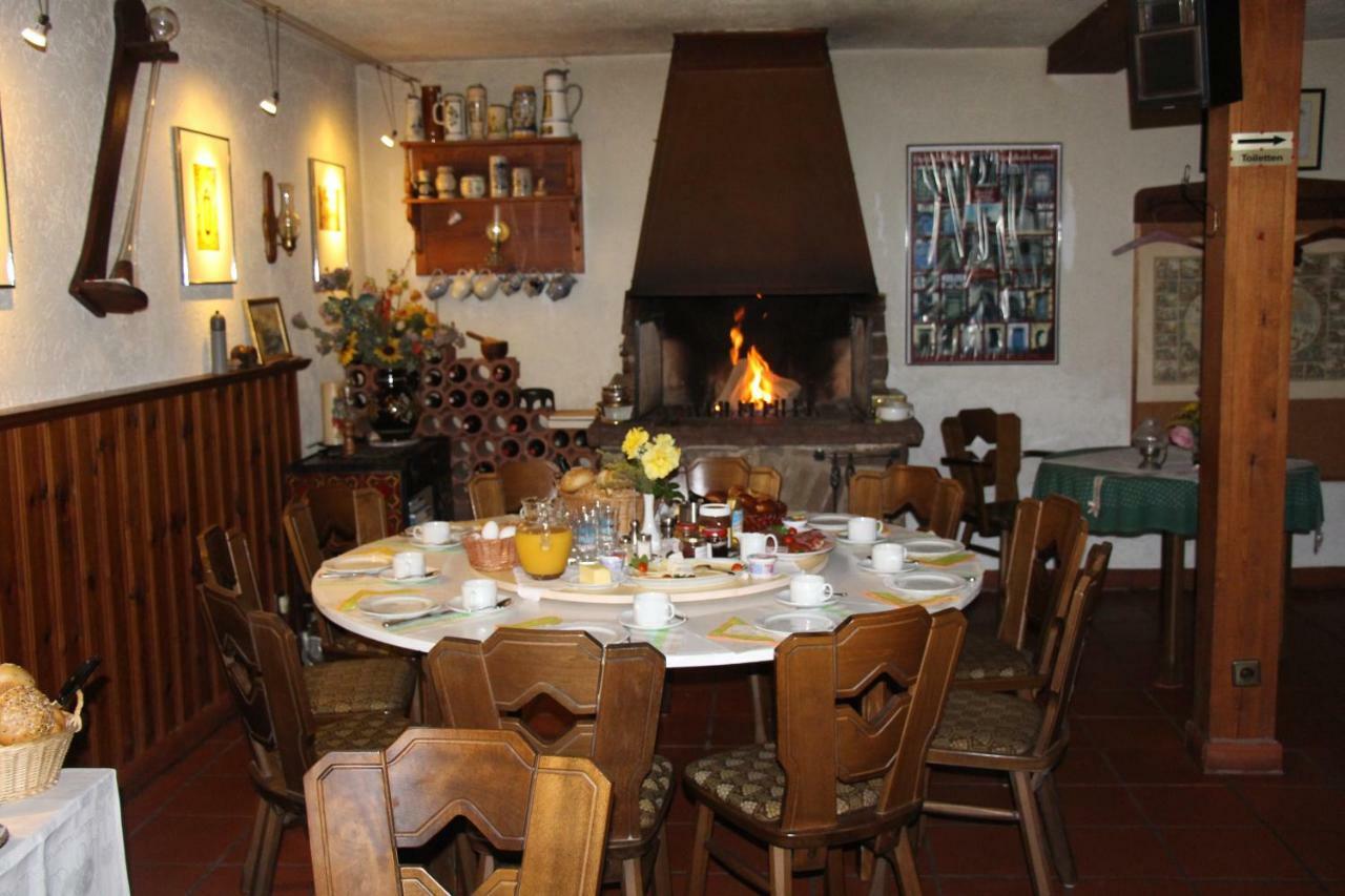 Pension Altes Pfarrhaus Helmarshausen ภายนอก รูปภาพ